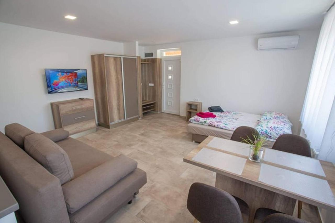 Mona Apartment