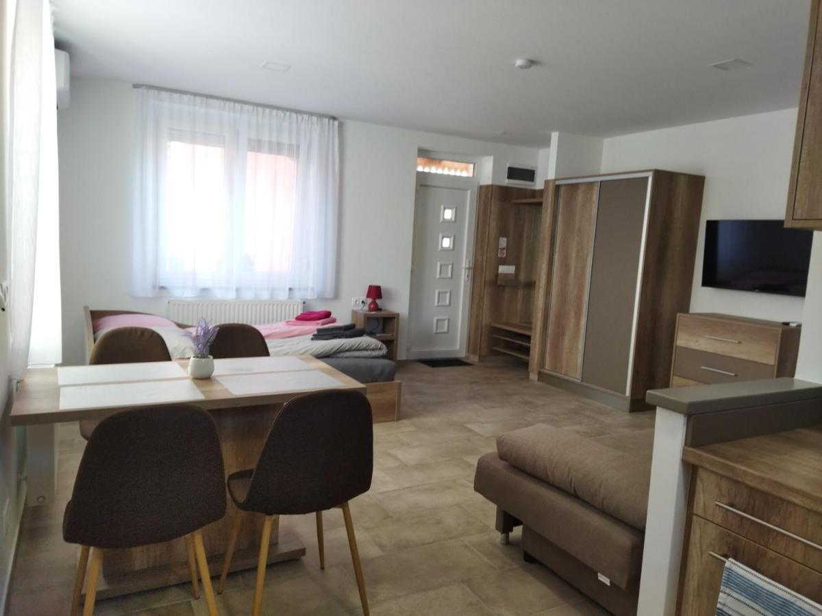 Apartment Mona *